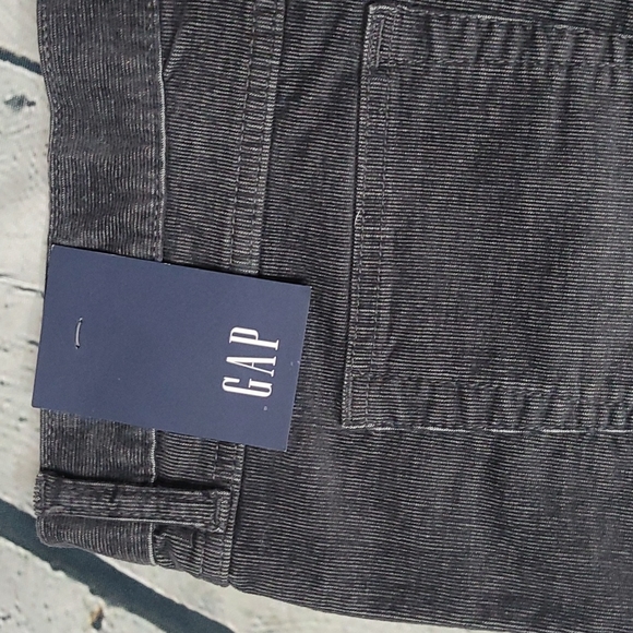 GAP Charcoal Gray Corduroy Shorts with raw hem Size 8 - Picture 4 of 10
